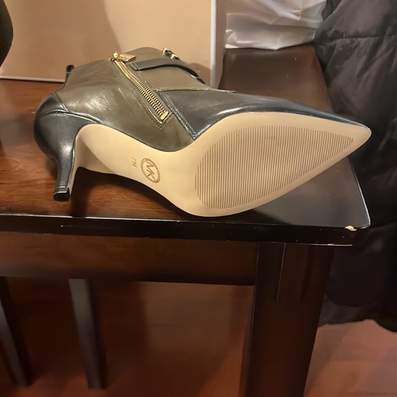 Brand new!! Michael kors bootie - Picture 5 of 5
